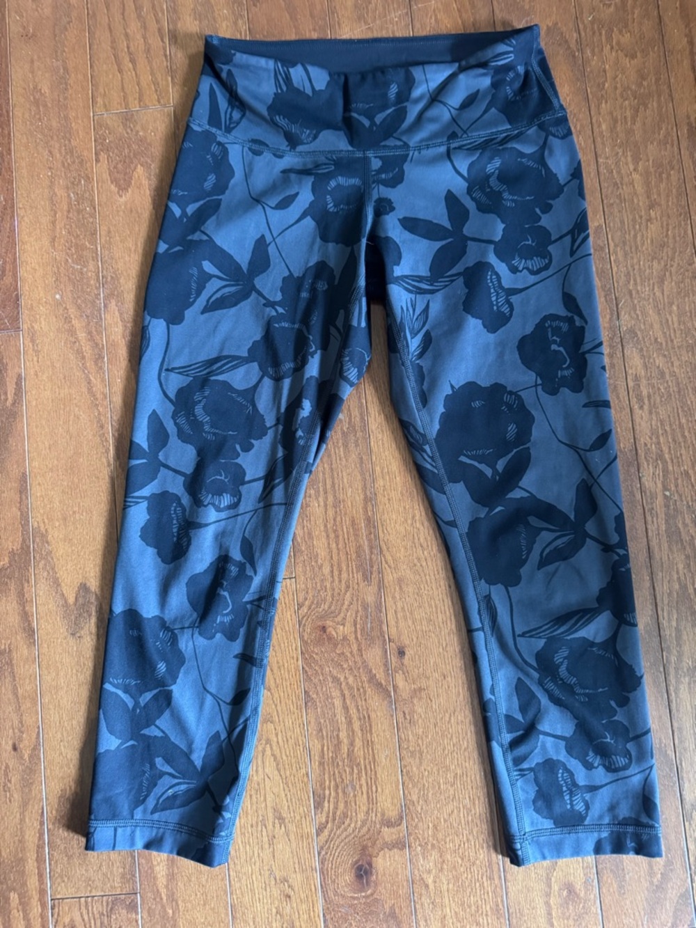 Lululemon Black Floral Leggings Size‎ 4 High Rise Yoga Athletic Pants